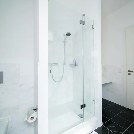Luxe - 180 Sqm - Balkon - Parkplatz - Messe Apartment
