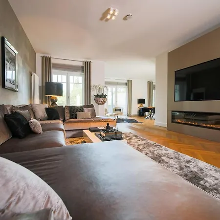 Luxe - 180 Sqm - Balkon - Parkplatz - Messe Apartment