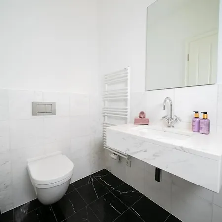 Luxe - 180 Sqm - Balkon - Parkplatz - Messe Apartment *