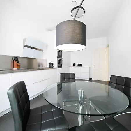 Luxe - 180 Sqm - Balkon - Parkplatz - Messe * Dusseldorf