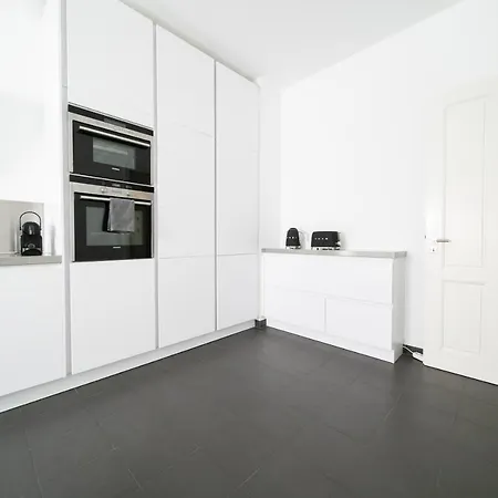 Luxe - 180 Sqm - Balkon - Parkplatz - Messe Appartement Düsseldorf