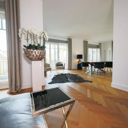 Luxe - 180 Sqm - Balkon - Parkplatz - Messe Appartement *