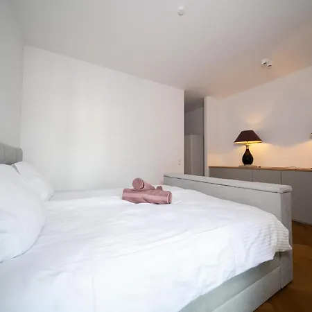Luxe - 180 Sqm - Balkon - Parkplatz - Messe